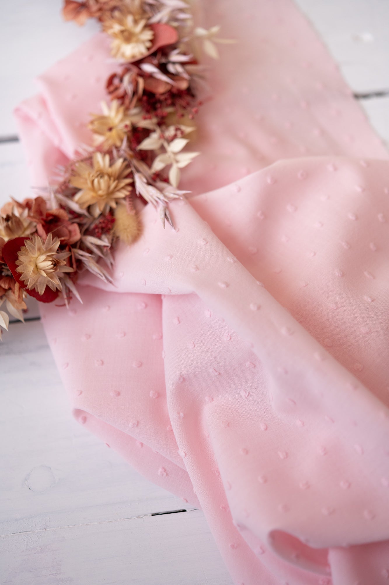 Voile de coton plumetis rose poudré