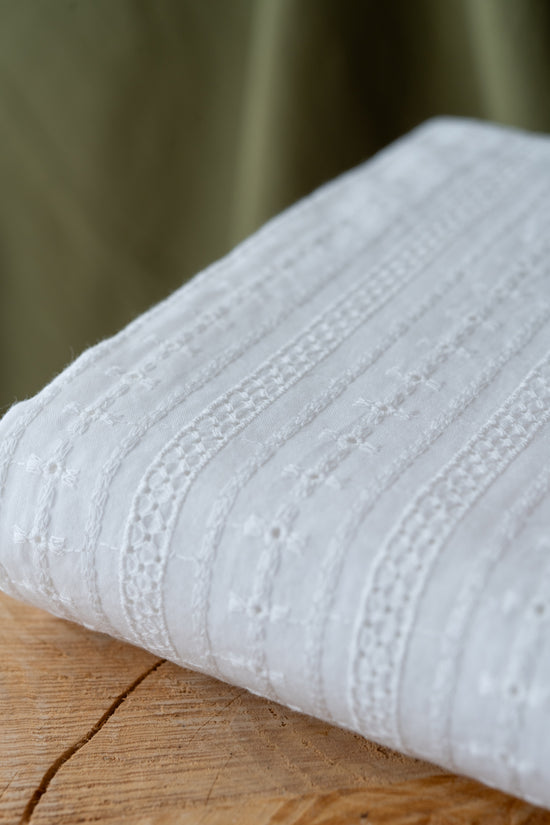 Broderie anglaise blanc cassé