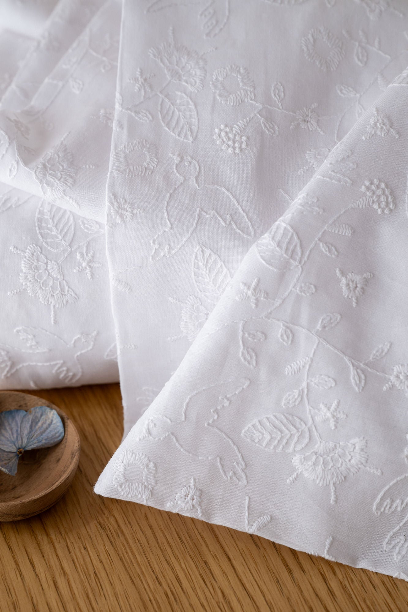 Broderie anglaise BIO blanche motifs oiseaux