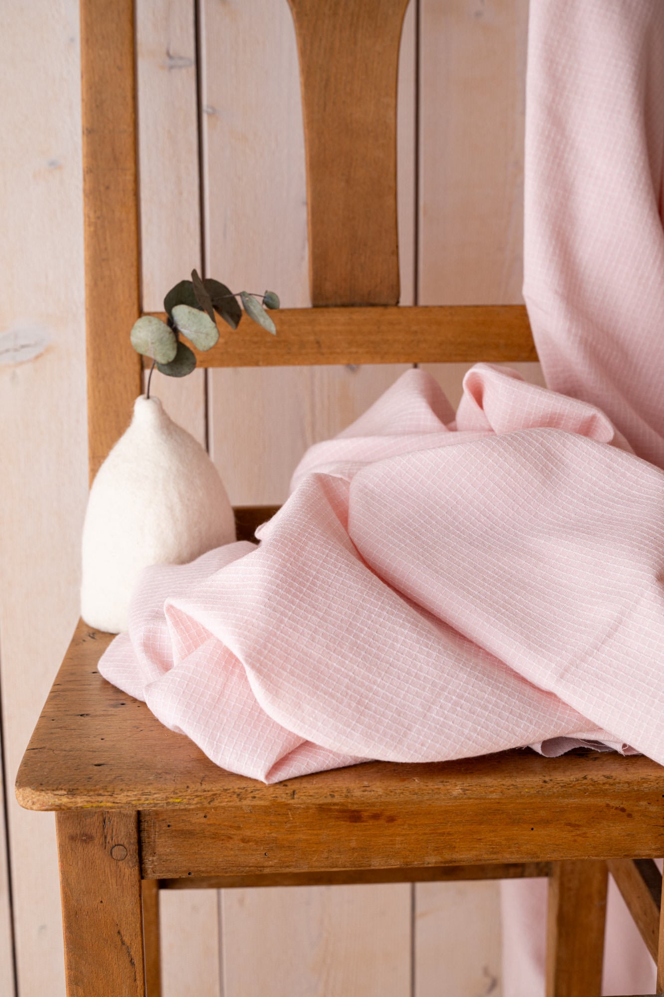 Tissu brodé petits carreaux